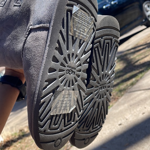 UGGS - Picture 5 of 6